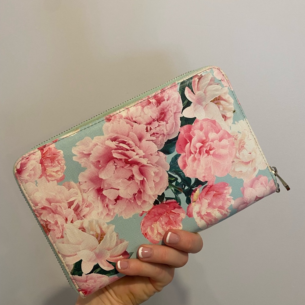 Forever New travel wallet - Picture 2 of 6